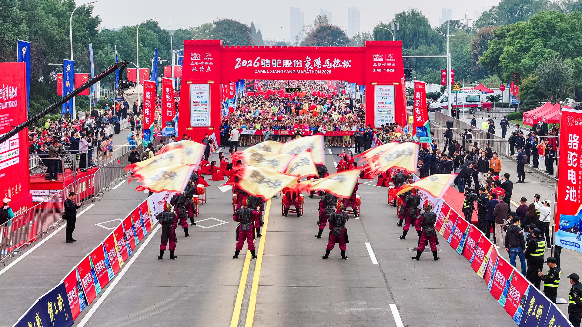 襄阳马拉松起跑门与三国旗舞开场 大型摇臂多机位导播 影领视界赛事活动摄影摄像